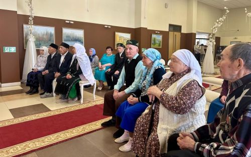 Балтачта 60-65 ел бергә гомер юлы үткән мөхтәрәм парларны район җитәкчелеге югарылыгында хөрмәтләделәр