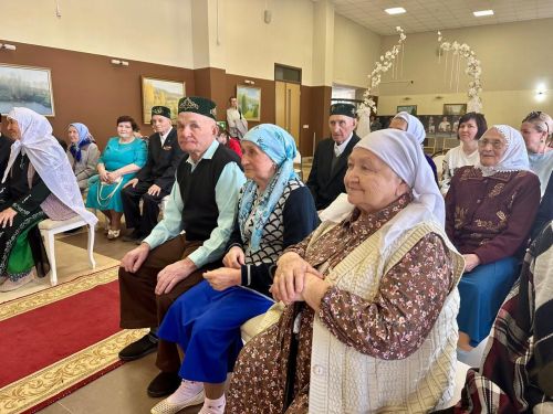 Балтачта 60-65 ел бергә гомер юлы үткән мөхтәрәм парларны район җитәкчелеге югарылыгында хөрмәтләделәр
