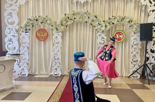 Балтачта 60-65 ел бергә гомер юлы үткән мөхтәрәм парларны район җитәкчелеге югарылыгында хөрмәтләделәр