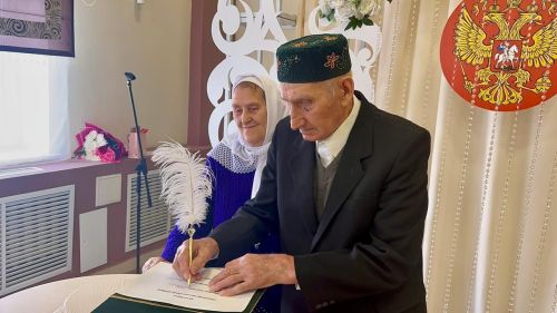 Балтачта 60-65 ел бергә гомер юлы үткән мөхтәрәм парларны район җитәкчелеге югарылыгында хөрмәтләделәр