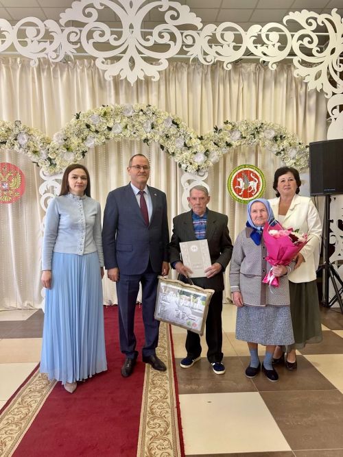 Балтачта 60-65 ел бергә гомер юлы үткән мөхтәрәм парларны район җитәкчелеге югарылыгында хөрмәтләделәр