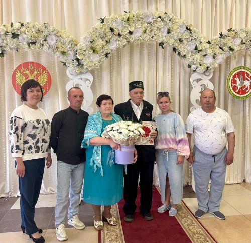 Балтачта 60-65 ел бергә гомер юлы үткән мөхтәрәм парларны район җитәкчелеге югарылыгында хөрмәтләделәр