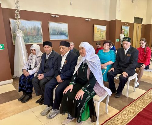 Балтачта 60-65 ел бергә гомер юлы үткән мөхтәрәм парларны район җитәкчелеге югарылыгында хөрмәтләделәр