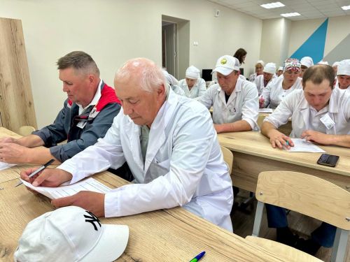 Балтачта иң яхшы сыер савучы һәм ясалма орлыкландыру технологын ачыклыйлар