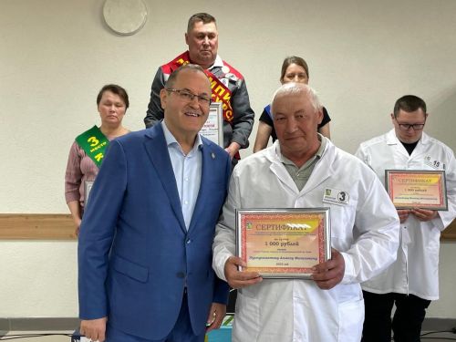 Балтачта узган һөнәри бәйгедә иң яшь, иң тәҗрибәле хезмәт ияләре бүләкләнде