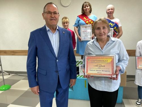 Балтачта узган һөнәри бәйгедә иң яшь, иң тәҗрибәле хезмәт ияләре бүләкләнде