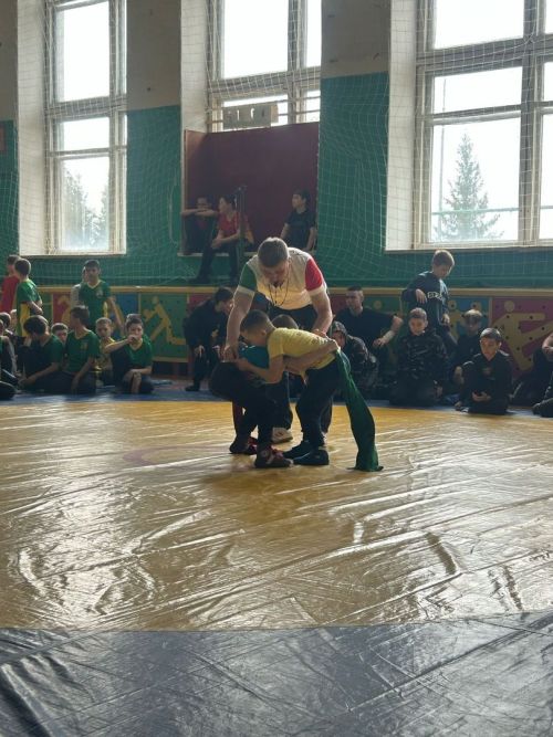 Тукай исемендәге җәмгыять призына узган көрәш ярышында кемнәр җиңде?