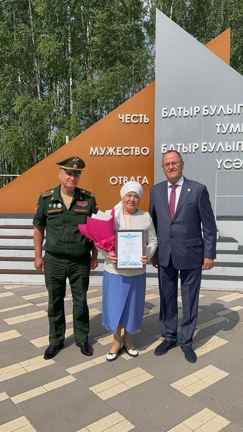 Балтачта бәйрәм уңаеннан бертөркем райондашлар хөрмәтләнде