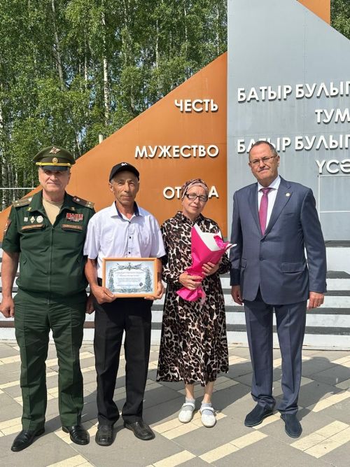 Балтачта бәйрәм уңаеннан бертөркем райондашлар хөрмәтләнде