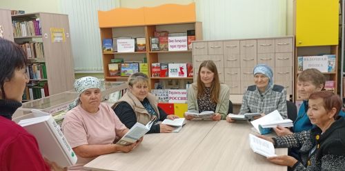 Борнак китапханәсендә «Сәйлән» клубына йөрүчеләр белән әңгәмә үткәгәннәр