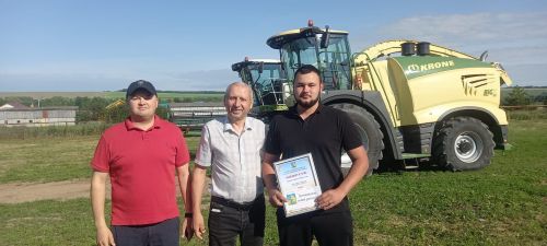 «Татарстан» хуҗалыгының комбайнчылары һәм шоферлары акчалата бүләккә ия булдылар