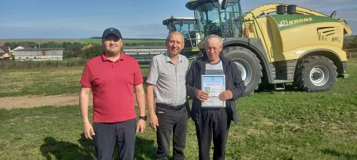 «Татарстан» хуҗалыгының комбайнчылары һәм шоферлары акчалата бүләккә ия булдылар