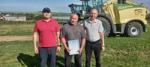 «Татарстан» хуҗалыгының комбайнчылары һәм шоферлары акчалата бүләккә ия булдылар
