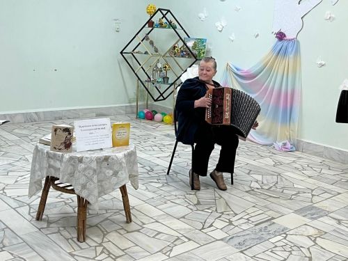 «Җыр-биюле кичке уеннарга, болыннарга кайтам җыр аша...»