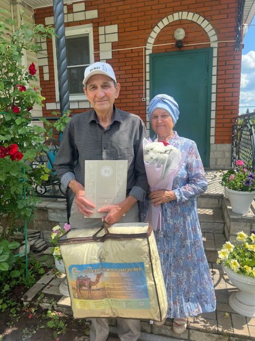 Балтач бистәсендә яшәүче Рашит һәм Фирая Хәкимҗановлар гаиләсе быел алтын туйларын билгеләп үтә