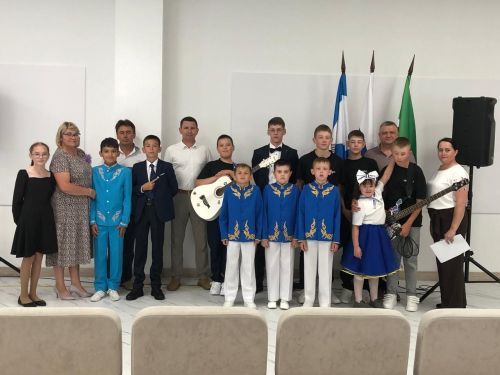 Балтачның яшь артистлары хәрби госпитальдә чыгыш ясап кайтты