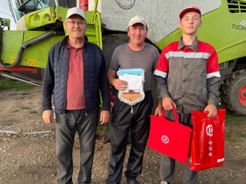 Балтачта комбайнчыларга акчалата сертификатлар, аларның ярдәмчеләренә  бүләкләр бирелде
