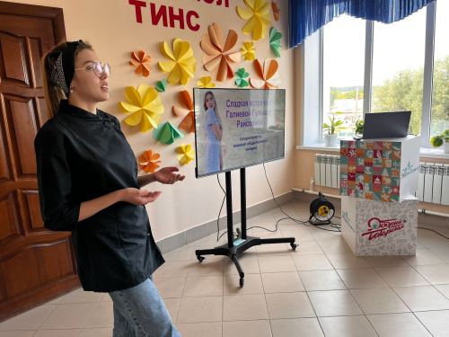 Балтач кызлары «Татлы очрашу»да шарлотка пешерде