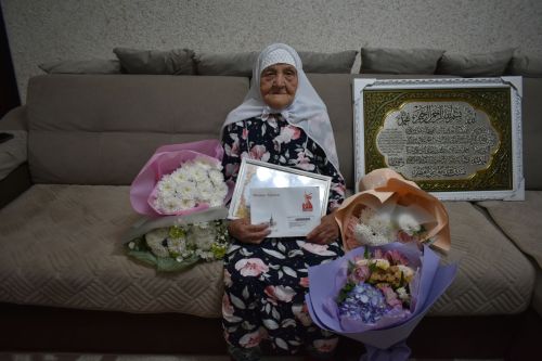 Зөлхәбирә Галиеваның 95 яшьлек гомер бәйрәме хөрмәтенә барлык гаиләсе, якыннары бер табынга җыйналды