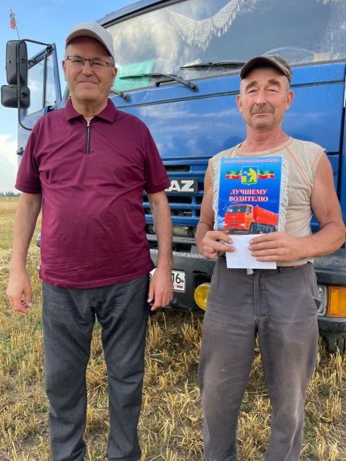 Балтачта урып җыю кампаниясенең икенче атна вымпел ияләрен бүләкләделәр