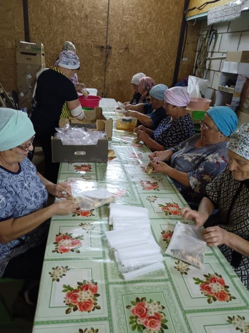 Чутай волонтерлары егетләргә коры аш, үлән чәйләре әзерли