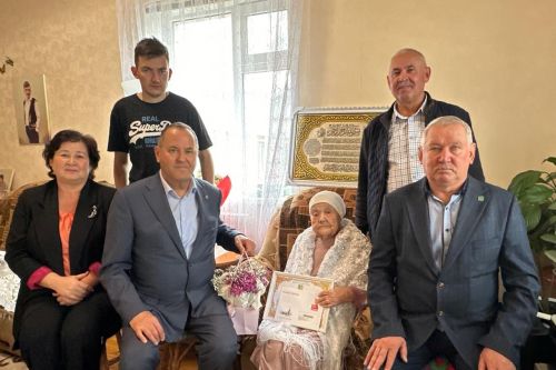 Зәкия Харис кызы Зарипова үзенең 95 яшьлек олуг гомер бәйрәмен каршы алды