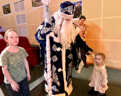 Нурания ханым Балтач балаларын сөендерде