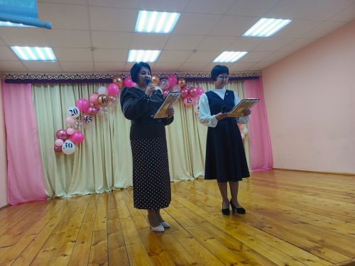 Нөнәгәр урта мәктәбендә сабакташлар очрашты