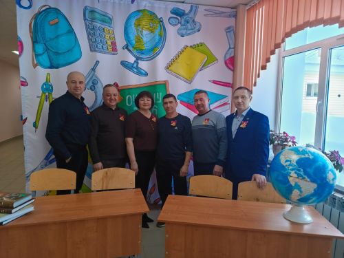 Нөнәгәр урта мәктәбендә сабакташлар очрашты