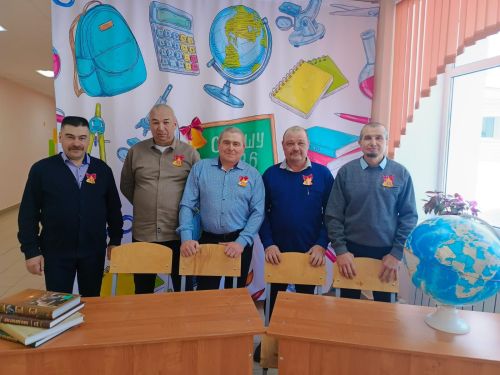 Нөнәгәр урта мәктәбендә сабакташлар очрашты