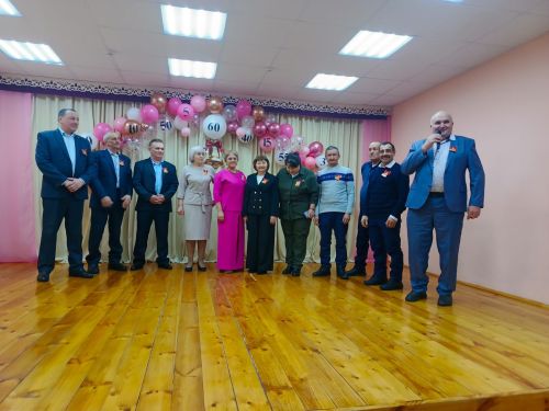 Нөнәгәр урта мәктәбендә сабакташлар очрашты