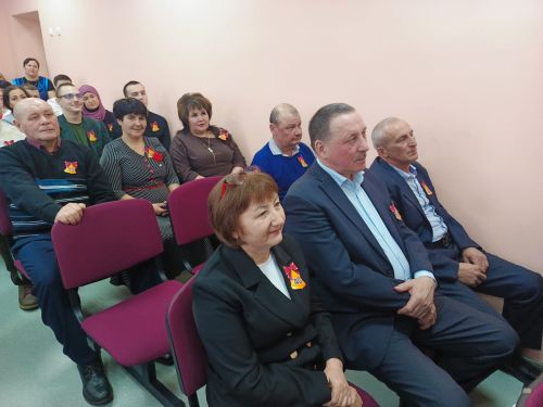 Нөнәгәр урта мәктәбендә сабакташлар очрашты