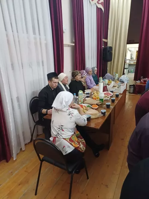 Нияз Гәрәев авылдашларын ифтарга җыйды