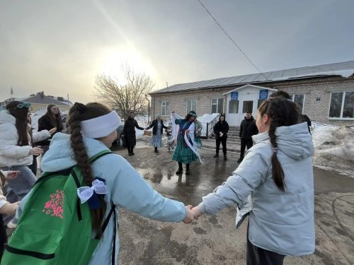 Халык бик теләп язны каршылады