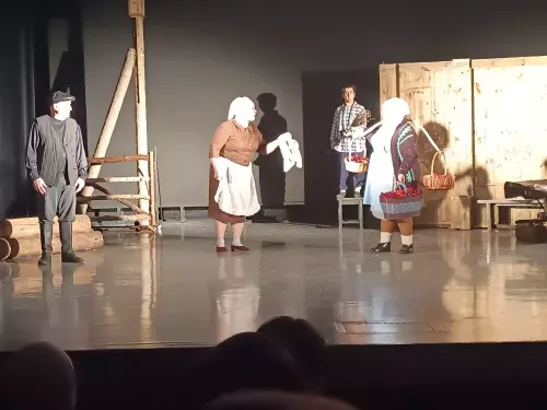 Сыйныфыбыз белән спектакль карарга бардык
