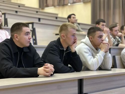 Балтач районы җитәкчелеге Казанда үзебезнең студентлар белән очрашты