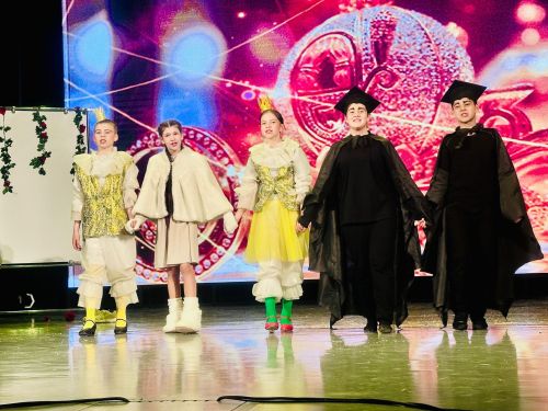 Норма мәктәбенең «Сәйяр» театр фестивале җиңүчеләре «Бозны эреткән йөрәк» спектаклен тәкъдим итте