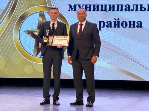 Камилә Гыйматдинова һәм Станислав Васильев район башлыгы грантына лаек булды. Котлыйбыз!
