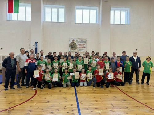 Махсус хәрби операцияда батырларча һәләк булган Зарипов Рәдис истәлегенә көрәш ярышы узды