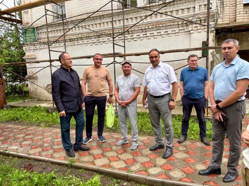 Балтач районы башлыгы төзелеш объектларында булып, эш барышы белән танышты