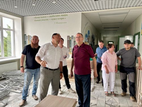 Балтач районы башлыгы төзелеш объектларында булып, эш барышы белән танышты