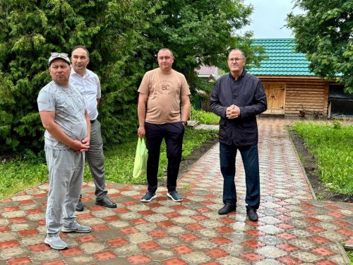Балтач районы башлыгы төзелеш объектларында булып, эш барышы белән танышты
