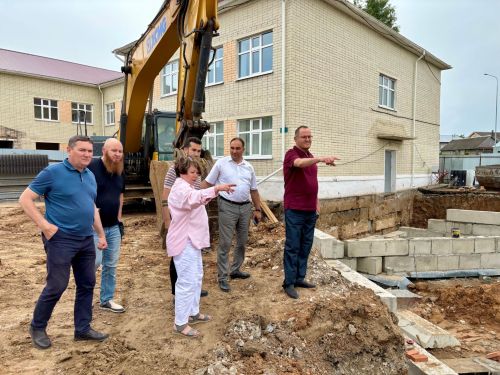 Балтач районы башлыгы төзелеш объектларында булып, эш барышы белән танышты