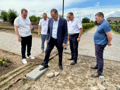 Балтач районы башлыгы төзелеш объектларында булып, эш барышы белән танышты