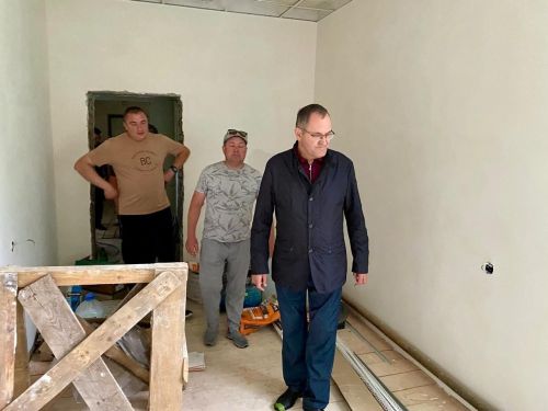 Балтач районы башлыгы төзелеш объектларында булып, эш барышы белән танышты