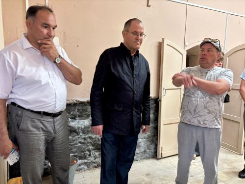 Балтач районы башлыгы төзелеш объектларында булып, эш барышы белән танышты
