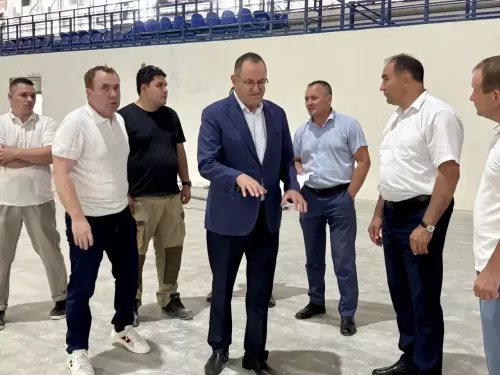 Балтач районы башлыгы төзелеш объектларында булып, эш барышы белән танышты