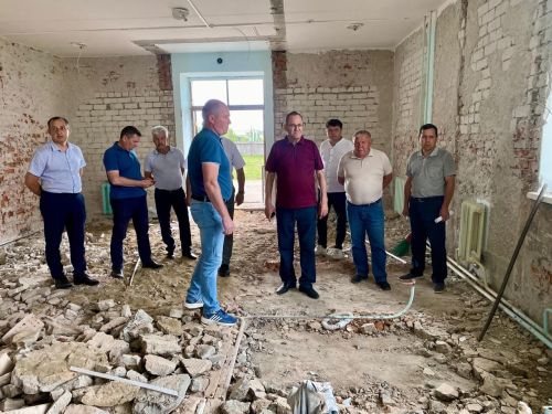 Балтач районы башлыгы төзелеш объектларында булып, эш барышы белән танышты
