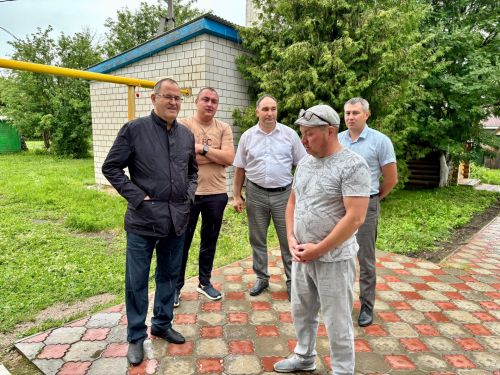 Балтач районы башлыгы төзелеш объектларында булып, эш барышы белән танышты