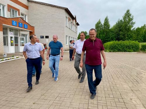 Балтач районы башлыгы төзелеш объектларында булып, эш барышы белән танышты